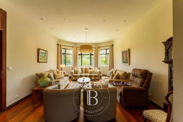 VACOAS - Exceptional Family Home with Timeless Charm – 5 bedrooms