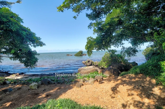  Waterfront plot of land of 44,672 m² with panoramic views of the southern islands.