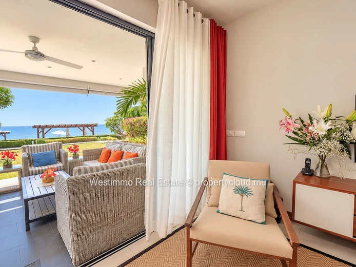 Appartement en rez-de-jardin avec vue mer dans une résidence pieds dans l'eau à louer à Tamarin