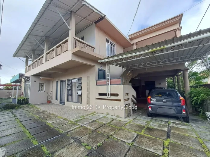 Maison / Villa - 5 chambres - Curepipe - Ref. MA100600VE