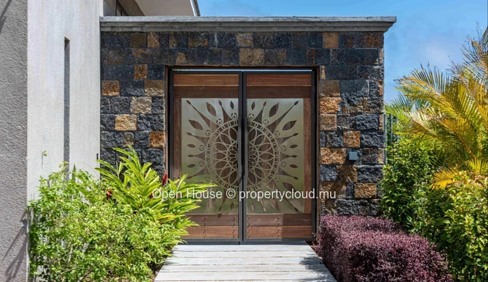 VILLA PDS à vendre à Balaclava, 473m² sur 1671m² terrain, piscine, accessibles aux étrangers.