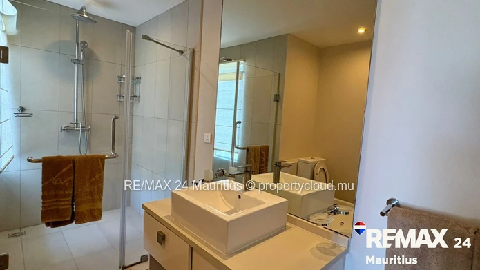 Luxury Penthouse with Exceptional Sea Views in Bain Boeuf