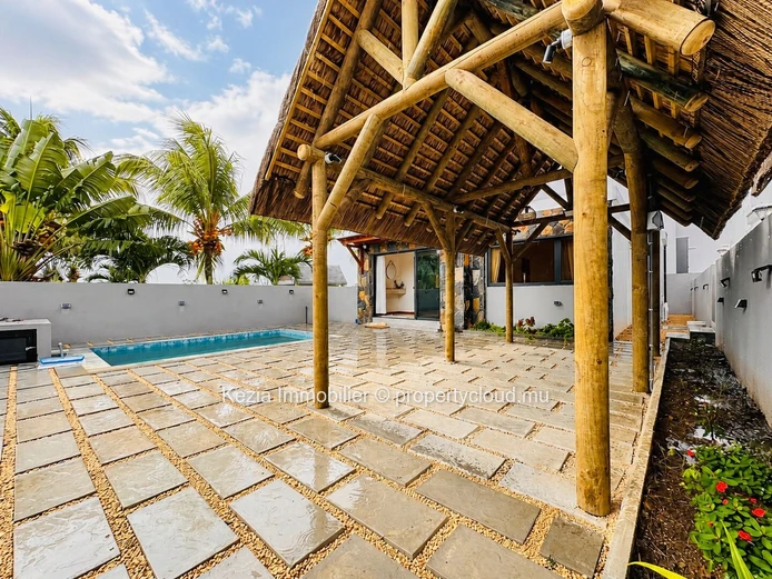 A Contemporary Villa With Tropical Accents