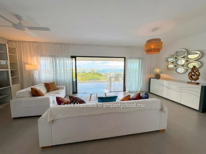 Appartement moderne avec piscine privée et vues imprenables sur la mer