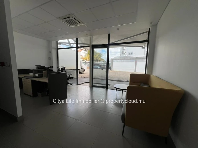 Modern Office Space for Rent in Prime Grand Baie Location - 300m² Semi-Furnished for Rs 230,000!