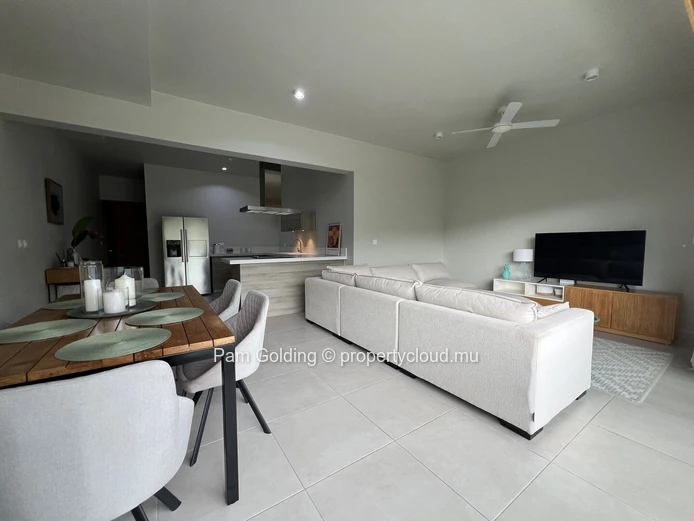 Appartement meublé de 3 chambres à La Balise Marina, Rivière Noire – Accès direct à l’océan et vues sur les montagnes