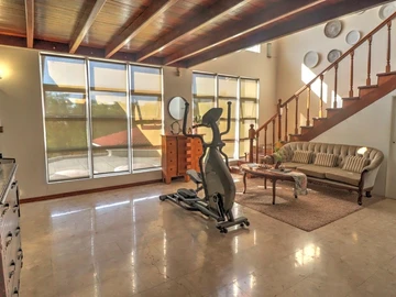 6 Bedroom House