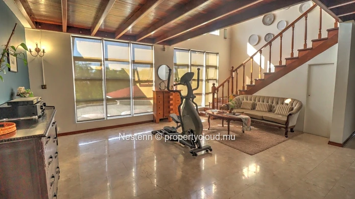 House of 6 bedrooms