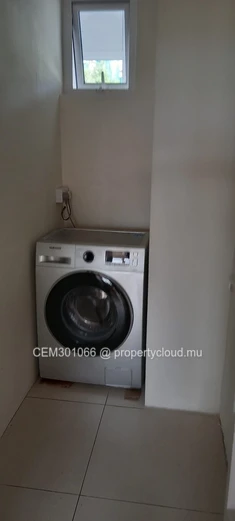 Appartement 3 chambres entièrement rénové avec balcon à louer à Floreal - À 7 minutes à pied de la station de métro  