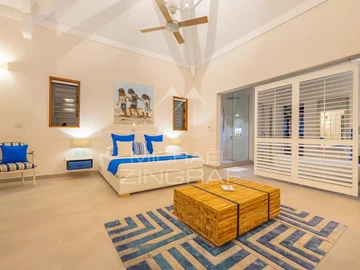 6 Bedroom Villa