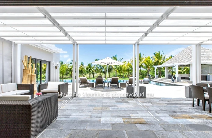 Luxurious contemporary 4-bedroom villa - Prestigious estate!