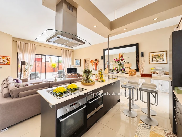 A Unique Villa With Exotic Accents