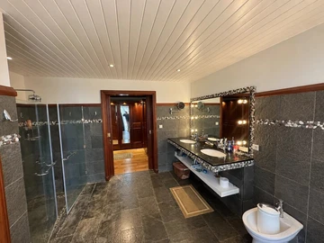5 Bedroom Villa