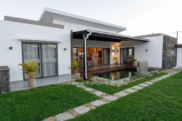 3-Bedroom Villa With Pool, Terrace, And Private Garden