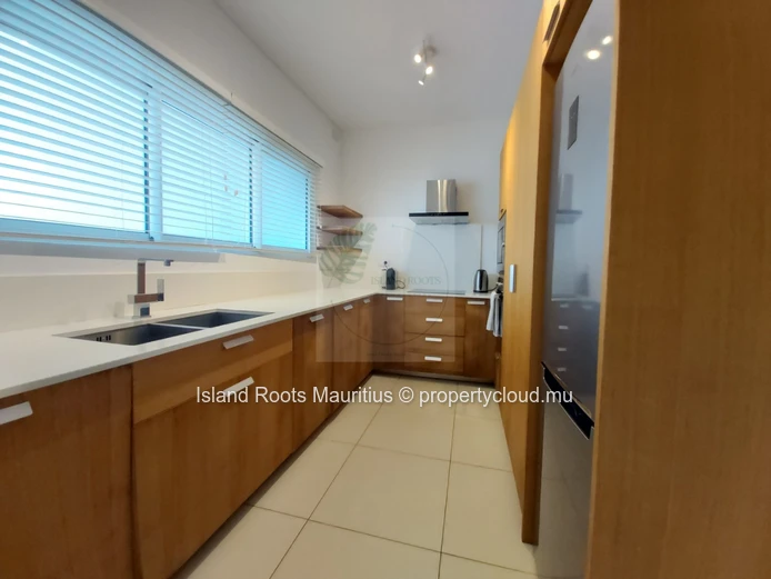 Beachfront apartment located in the north of the island !