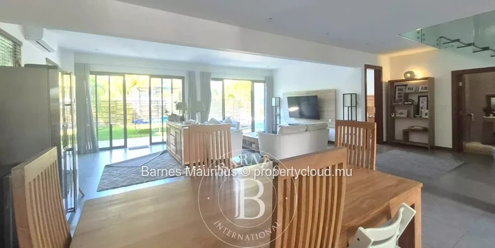 GRAND BAIE – Villa moderne et spacieuse avec piscine – 3 chambres