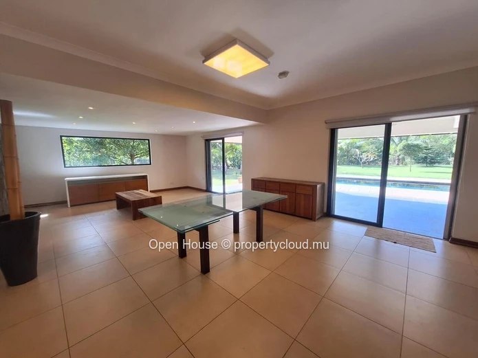 Villa PDS de 497 m² avec piscine à vendre à Rivière Noire