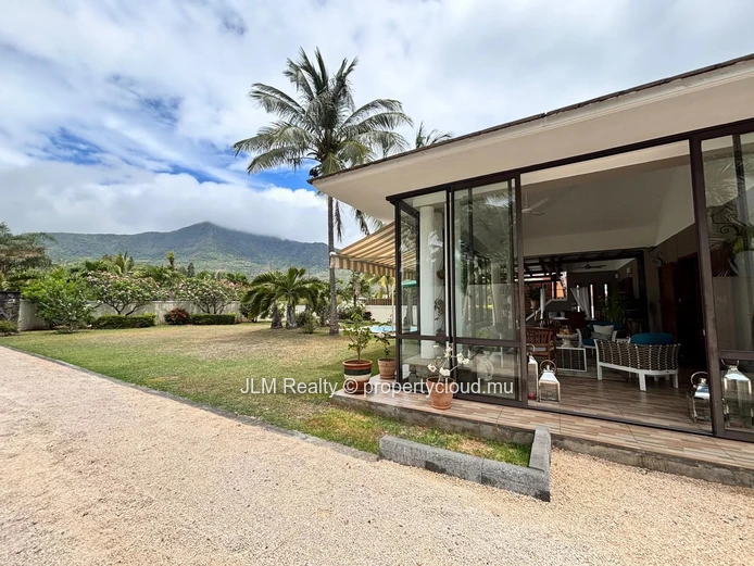 Spacious Villa with Pool, Garden and Mountain View for Sale in a Secure Estate – Petite Rivière Noire, Mauritius