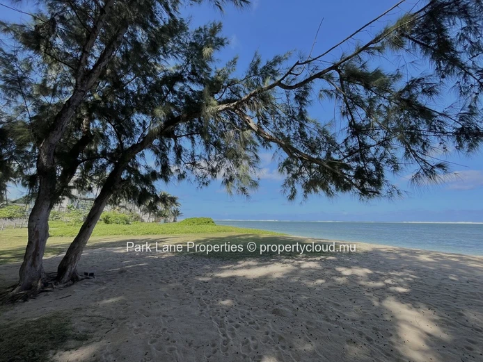 7-Bedroom House in Riambel with Private Pool, 5 Minutes from the Beach