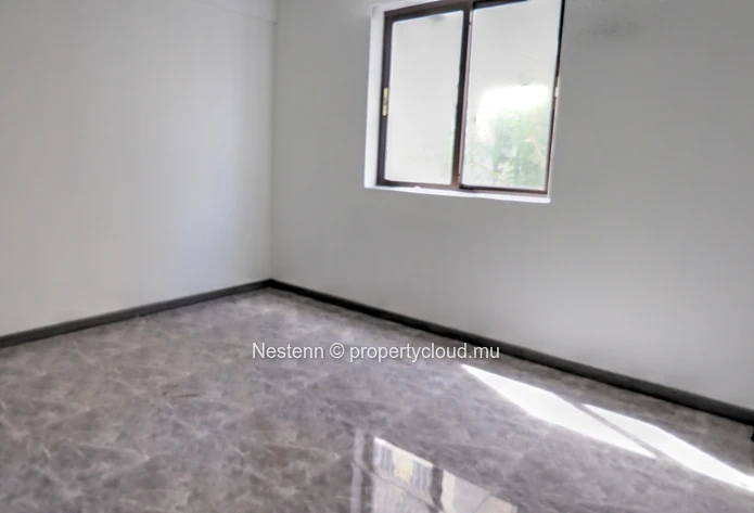 Appartement de 3 chambres nouvellement construit au 1er étage.