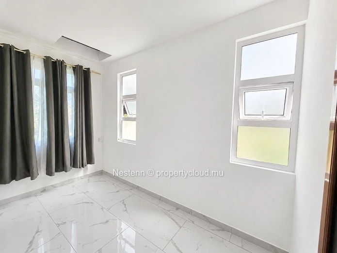 Duplex moderne et neuf de 3 chambres avec vue sur les montagnes 