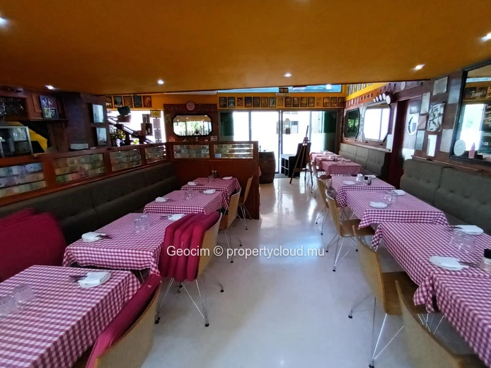 Rivière noire Restaurant with kitchen, with 50 covers. Terrace. parking (Sole Mandate)