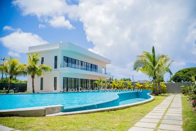 2-Bedroom En-Suite Apartment with Balcony