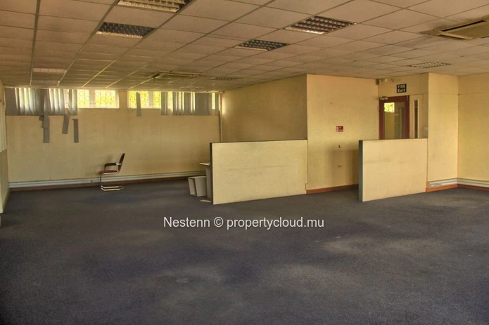 Traditional office of 180 m²