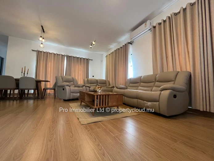 Appartement situé au rez-de-chaussée, dans le cadre calme et verdoyant du Morcellement Green Creek à Flic-en-Flac.