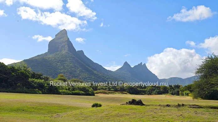 Villa Rénovée de 4 Chambres sur Terrain de Golf – Tamarina, Côte Ouest