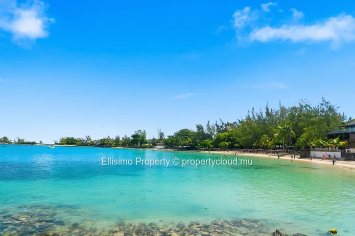 Beachfront Triplex for Rent – Pereybere