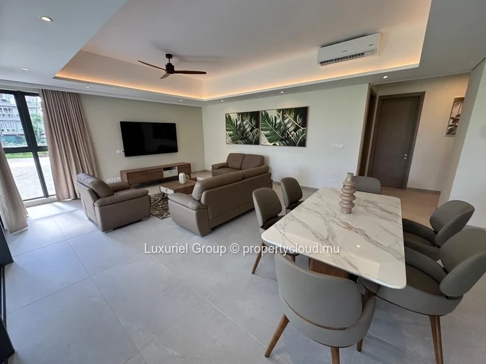 Modern Ground-Floor Apartment with Large Veranda and Pool