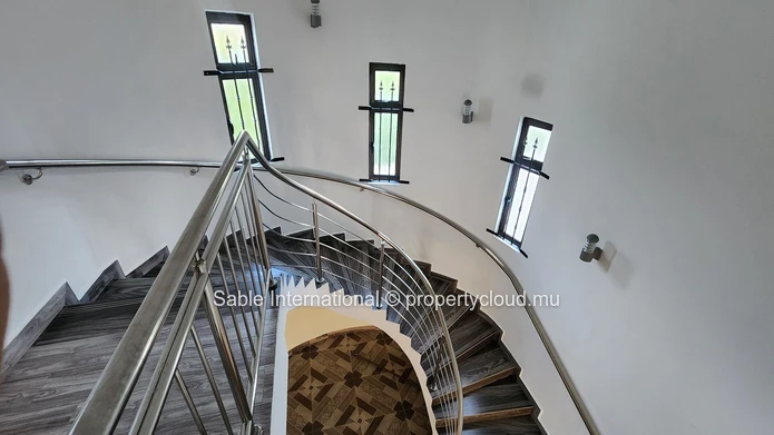 4-Bedroom Furnished Villa with Private Pool in Calodyne