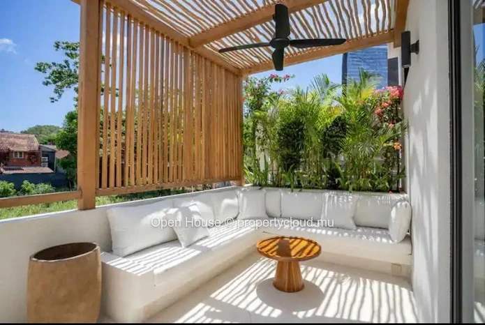 Local Market - Stunning 3-Bedroom Balinese Villa in Pereybere Area, Deco Pack included.