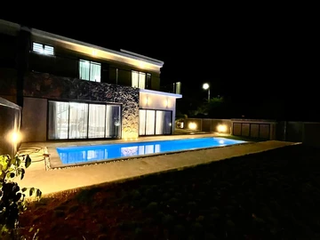4 Bedroom Villa