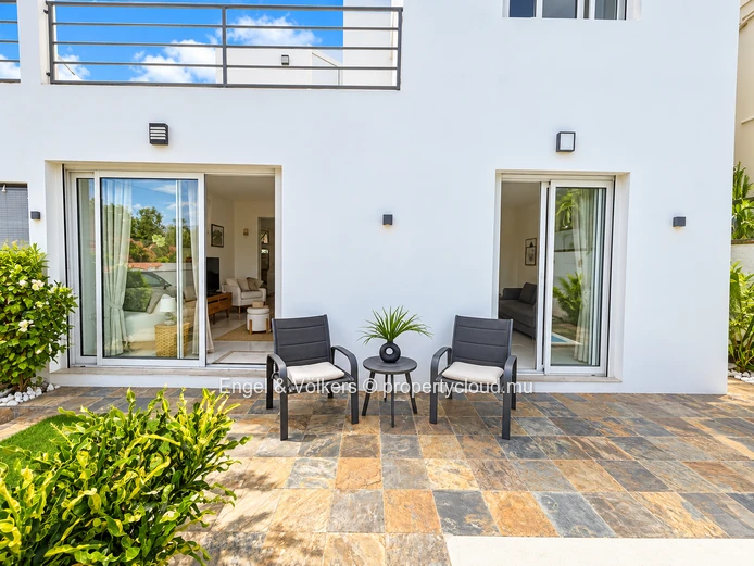 Detached 3-Bedroom Villa with Pool & Private Rooftop in Calodyne