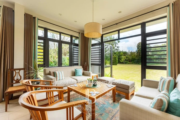 VACOAS - Exceptional Family Home with Timeless Charm – 5 bedrooms