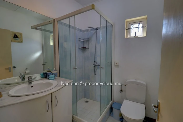 Stunning 3-bedroom duplex with sea access 