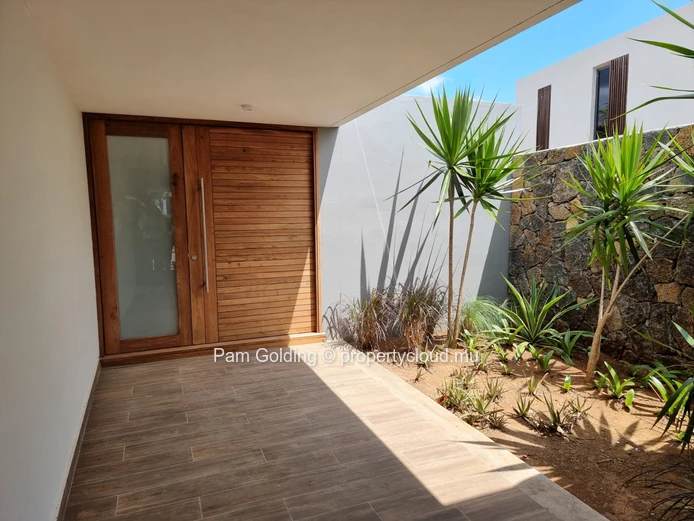 New 3 bedroom luxury townhouse for rental on the West Coast. (Sole Mandate)