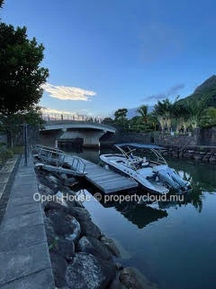 IRS apartment for sale in Rivière Noire, 130m², waterfront, accessible to foreigners, boat ring.