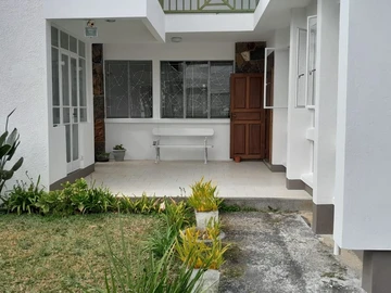 Ground floor of a house for rent as office in the center town of Quatre-Bornes- Good Opportunity !!