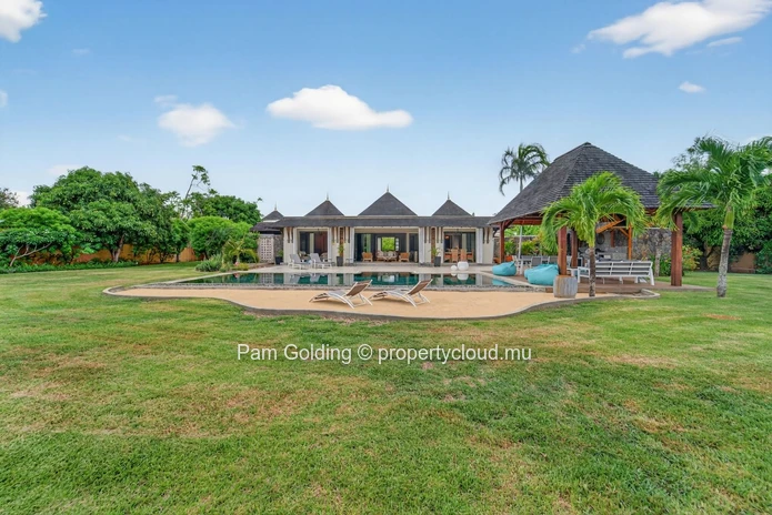 Four-Bedroom Luxury Villa in Tamarina Golf Estate - Private Pool & Beach Club Access