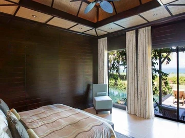 5 Bedroom Villa
