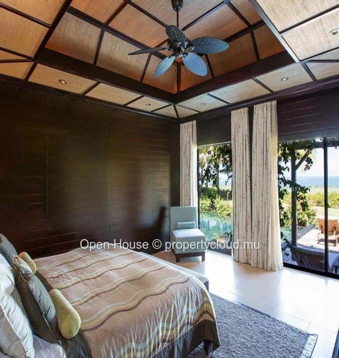 Villa pieds dans l'eau au coeur du prestigieux domaine de ANAHITA.