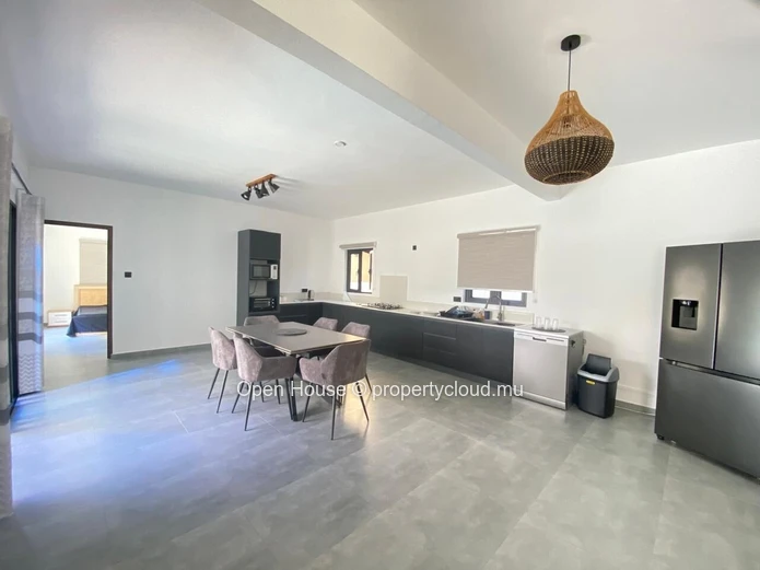 For rent in Calodyne, beautiful furnished villa on a 475m² plot. This new property offers 3 en-suite bedrooms, a priv...
