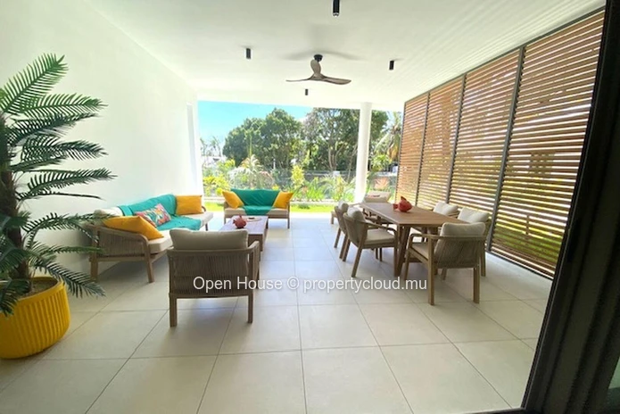 Exclusivité Pointe aux Canonniers. Splendide RDJ dans immeuble neuf, 3 chambres en suite, plage à 100m piscine commune. (Mandat exclusif)