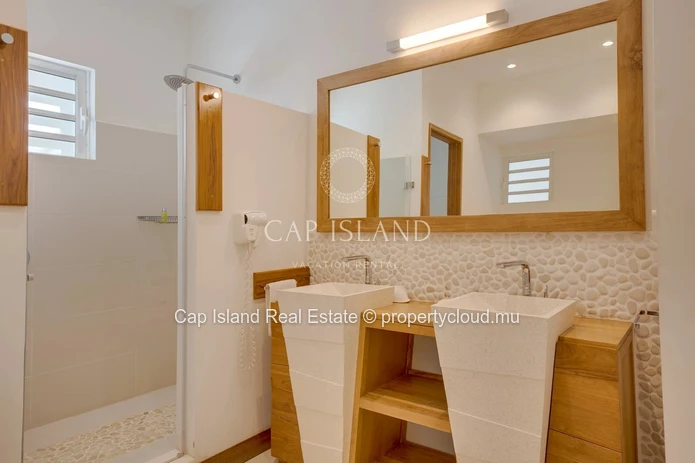 Cap Malheureux - Apartment with lagoon view, 30 meters from its private beach