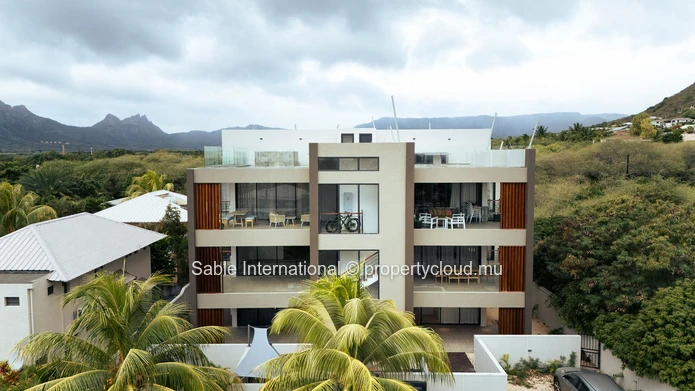 Appartement Tamarin, Rivière Noire - Black River, 180m², 3 chambres, piscine privée, meublé, proche commodités.