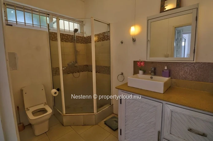 4-bedroom family home - 300 m².