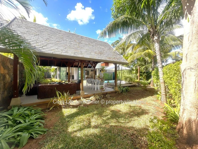 Luxurious RES Villa with Private Pool in Rivière Noire - Black River Area! 3 Beds, Solar Panels, Close to Amenities. ...